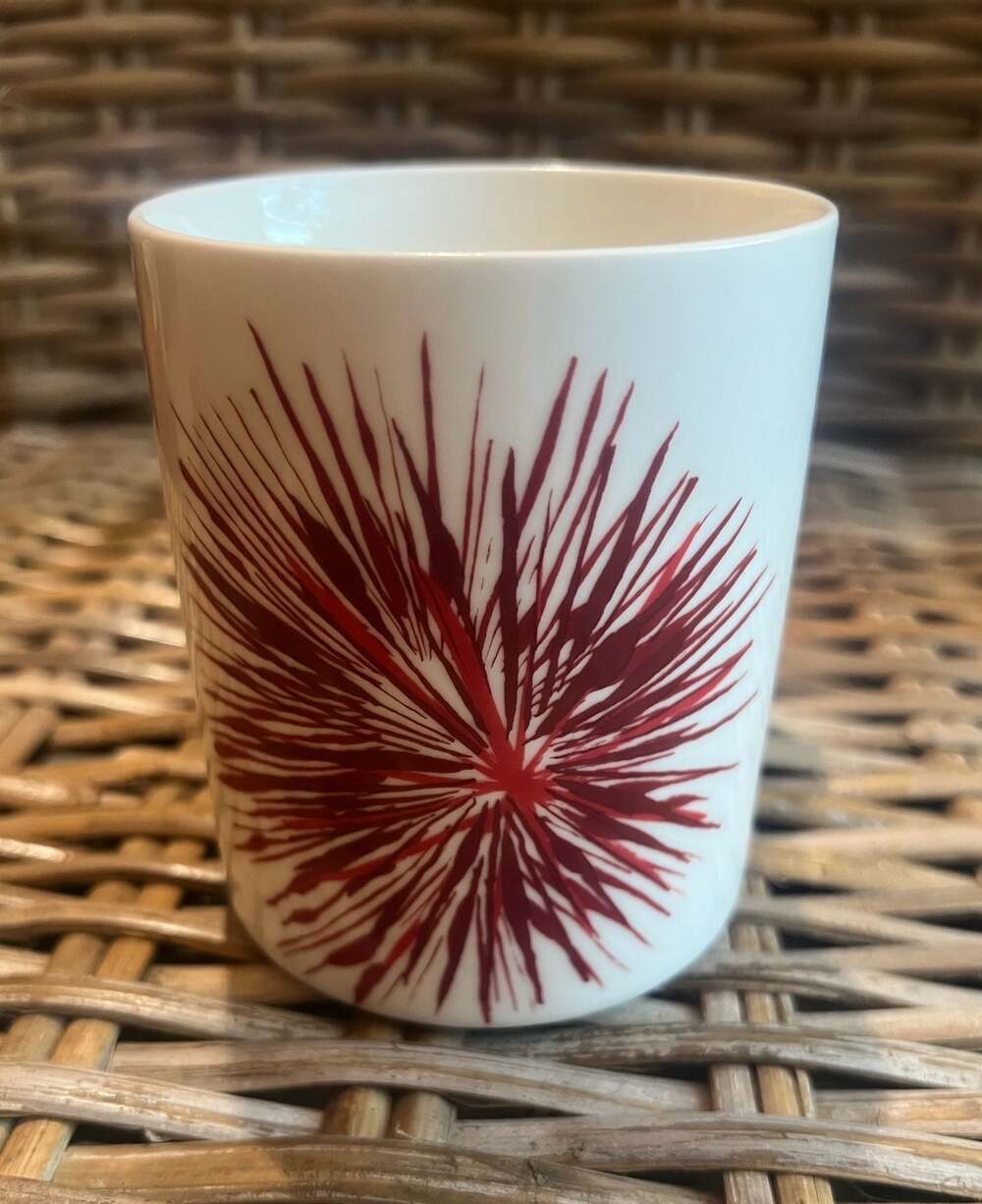 Starbucks 2014 White and Red Starburst Firework Holiday Coffee Mug 12 oz